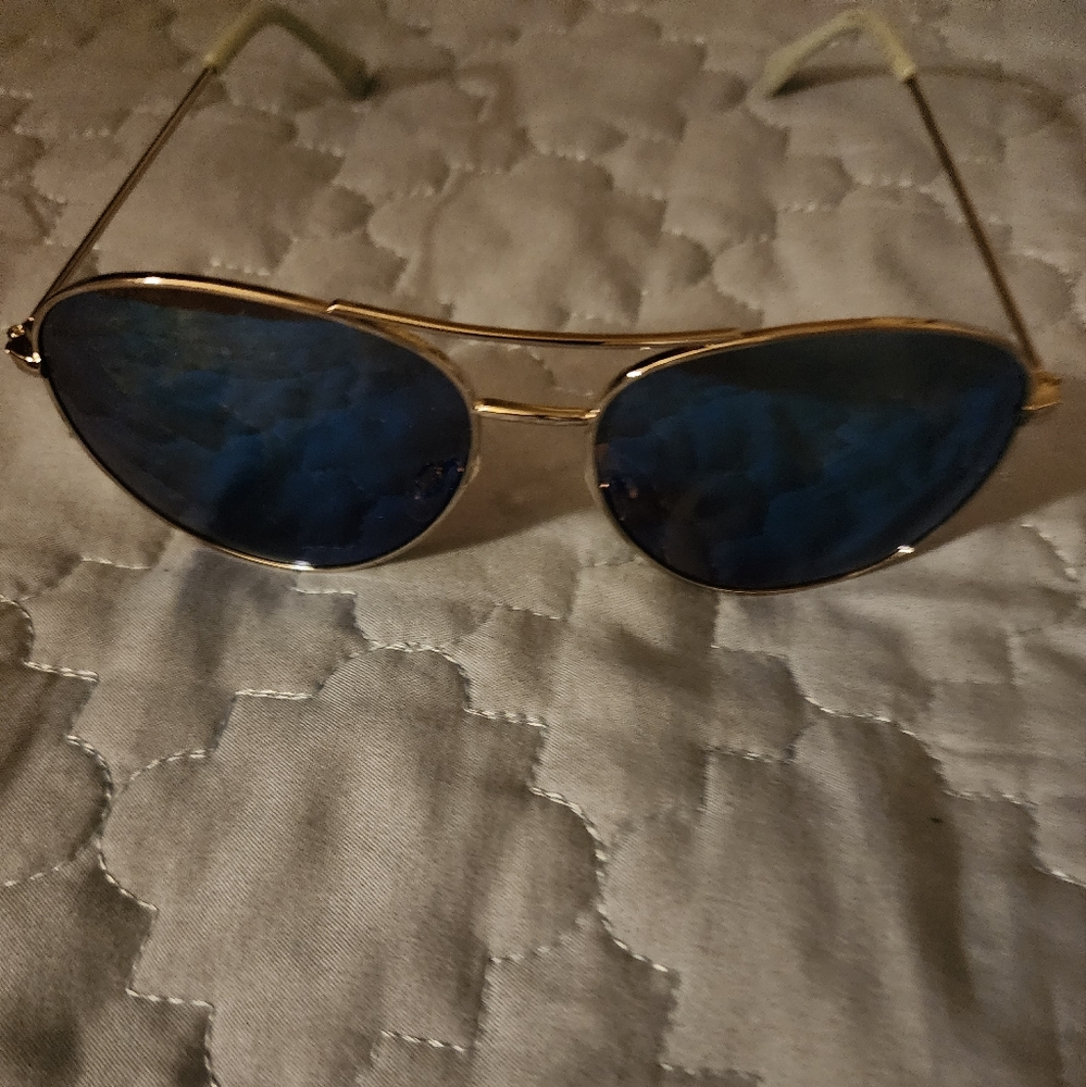 Vince Camuto sunglasses unisex NWOT